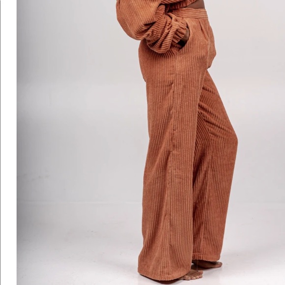 Two piece Set - Picture 2 of 3